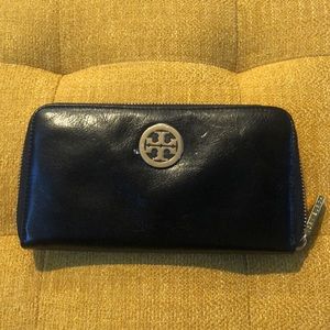 NWT Tory Burch leather zip wallet